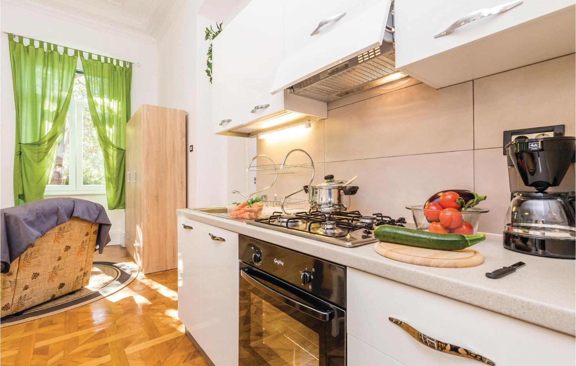 Awesome apartment in Rijeka with 1 Bedrooms&WiFi Buitenkant foto